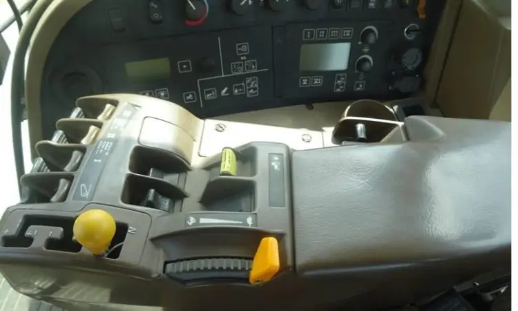 Колёсный трактор John Deere- 8430 - фото № 2