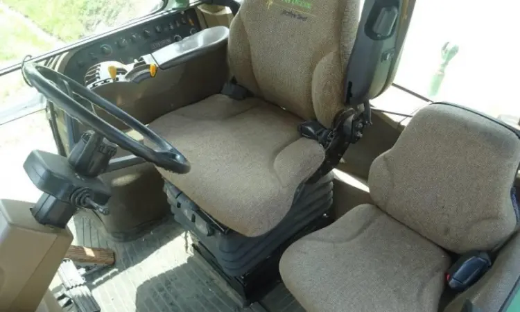 Колёсный трактор John Deere- 8430 - фото № 5