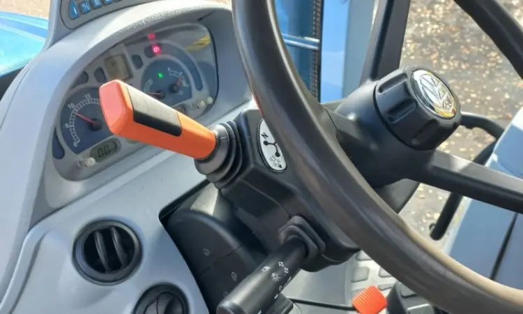 Трактор колісний New Holland T7060 - фото № 10