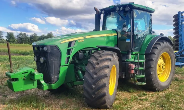 Трактор колісний John Deere 8430 - фото № 1