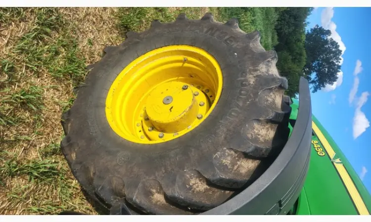 Трактор колісний John Deere 8430 - фото № 10