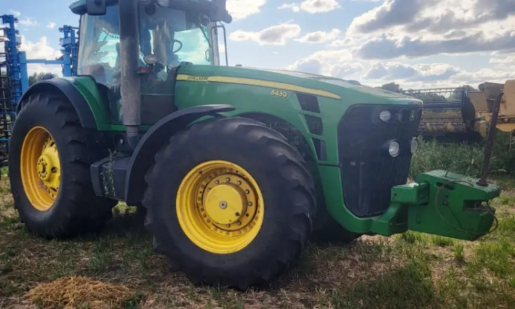 Трактор колісний John Deere 8430 - фото № 6