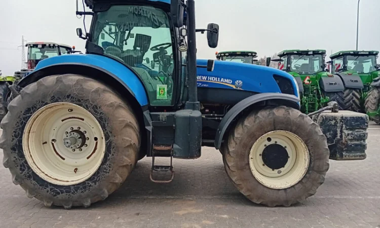 Трактор New Holland T7.250 - фото № 10