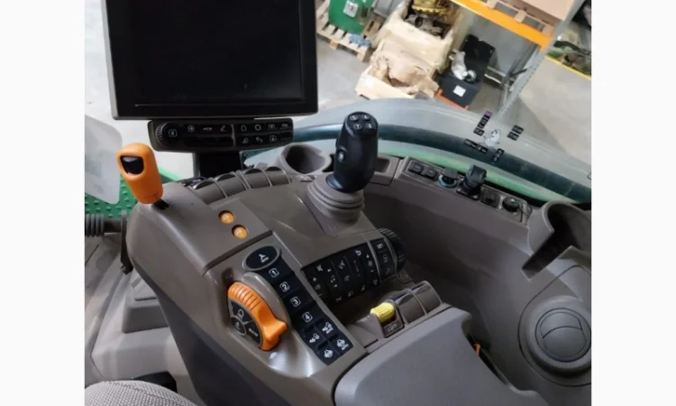 Трактор John Deere 8R 310 - фото № 3