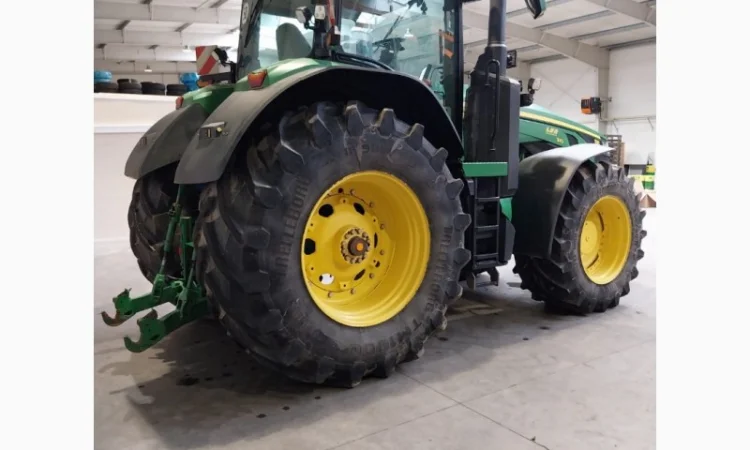 Трактор John Deere 8R 310 - фото № 8
