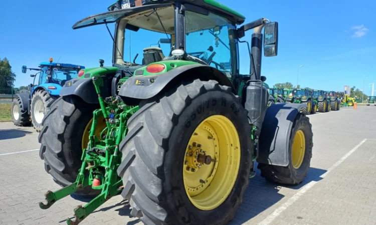 Трактор John Deere 6215R - фото № 12
