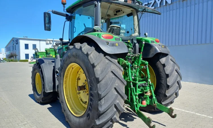 Трактор John Deere 6215R - фото № 13