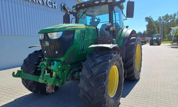 Трактор John Deere 6215R - фото № 3
