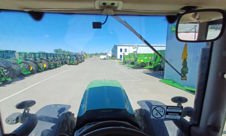 Трактор John Deere 6215R - фото № 7