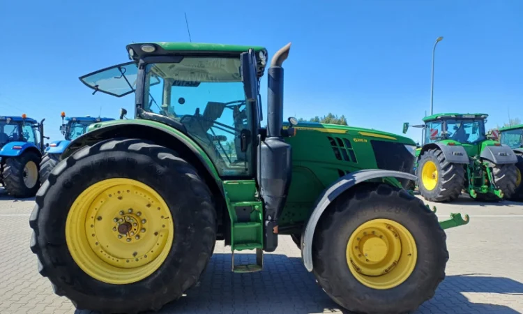 Трактор John Deere 6215R - фото № 8
