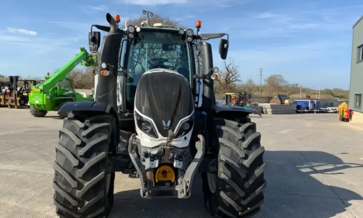 Valtra T234 Versu Twin Trac 2015 р - фото № 2