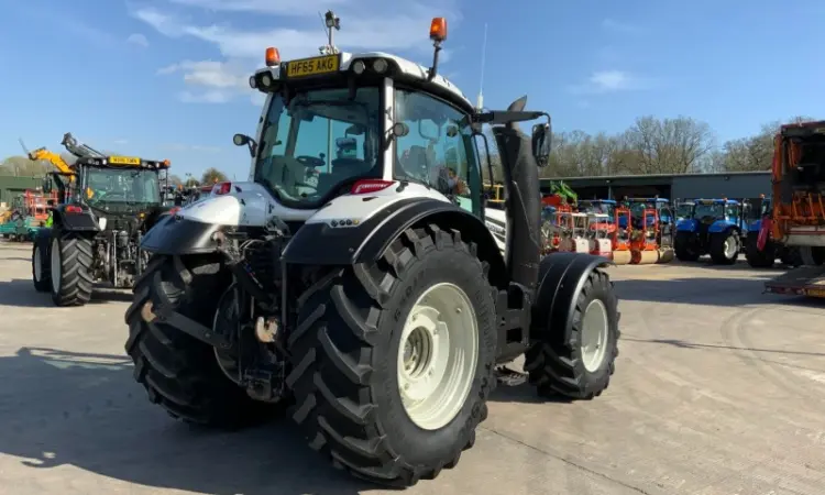 Valtra T234 Versu Twin Trac 2015 р - фото № 3