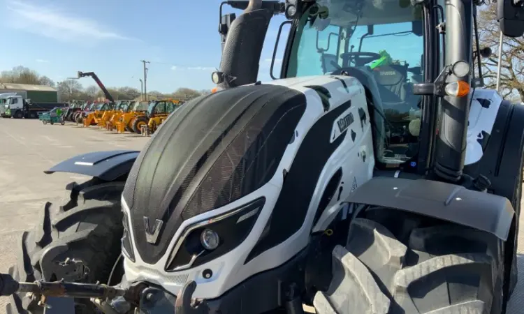 Valtra T234 Versu Twin Trac 2015 р - фото № 4