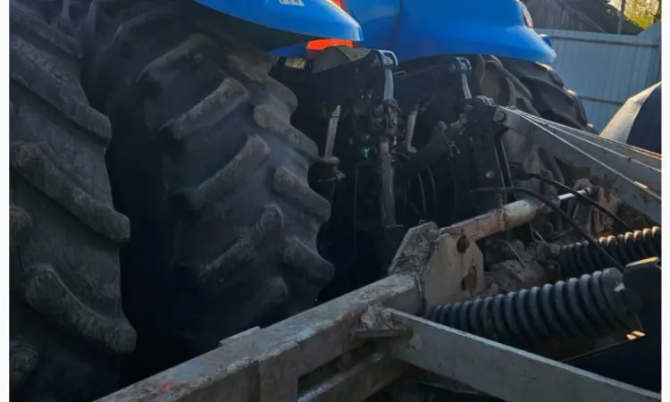 Трактор New Holland T8050 - фото № 4
