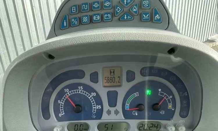 Трактор New Holland Т 7060 - фото № 4