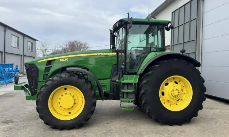 Трактор John Deere 8430 (2006 - фото № 1