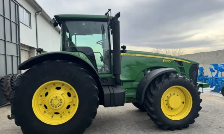 Трактор John Deere 8430 (2006 - фото № 5