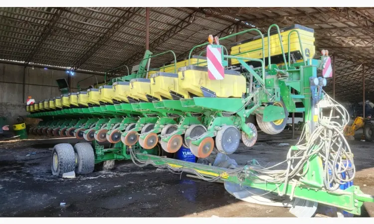 Сівалка точного висіву пневматична John Deere 1745 - фото № 1