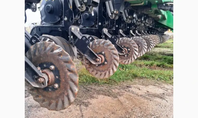Сівалка Great Plains YP2425A-4715 24/47 рядкова (70/35 міжряддя) - фото № 11
