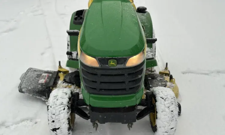 Газонокосарка John Deere X320 в наявності - фото № 1