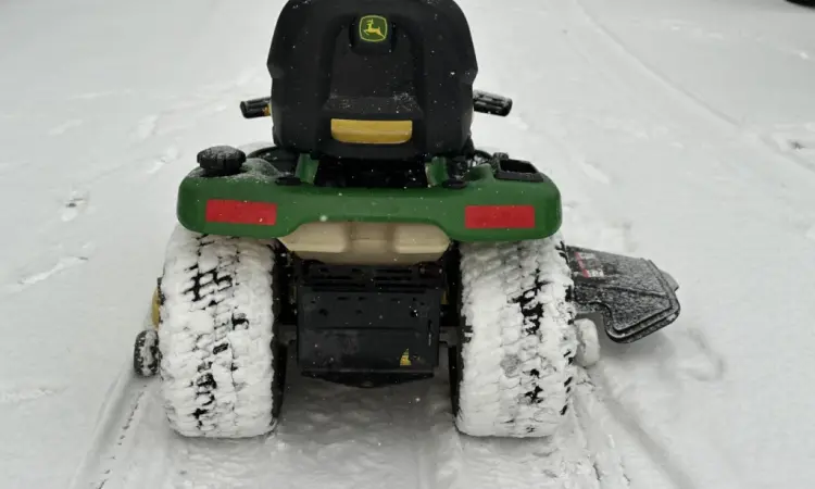 Газонокосарка John Deere X320 в наявності - фото № 3