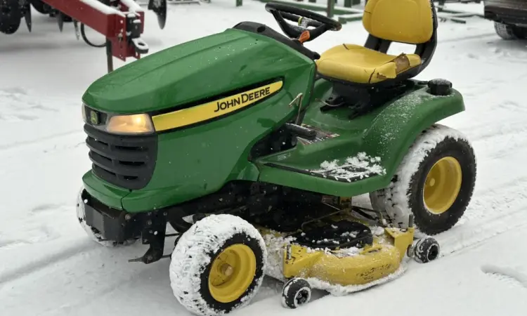 Газонокосарка John Deere X320 в наявності - фото № 5