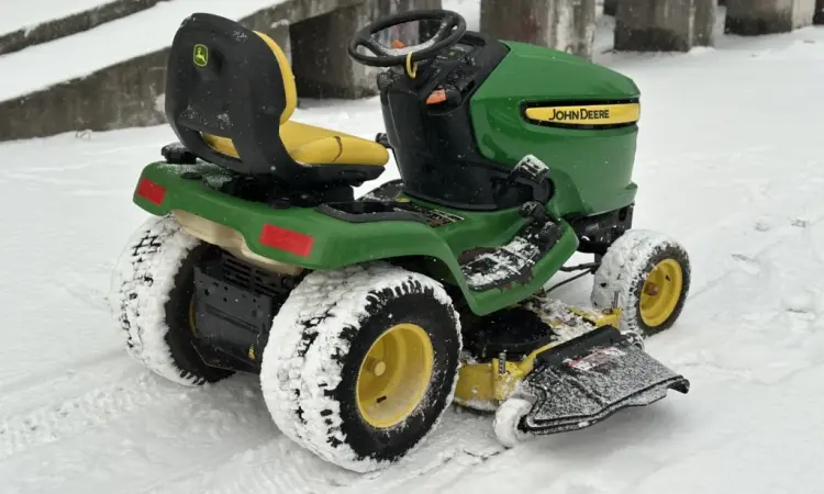 Газонокосарка John Deere X320 в наявності - фото № 8