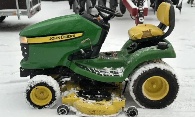 Газонокосарка John Deere X320 в наявності - фото № 9