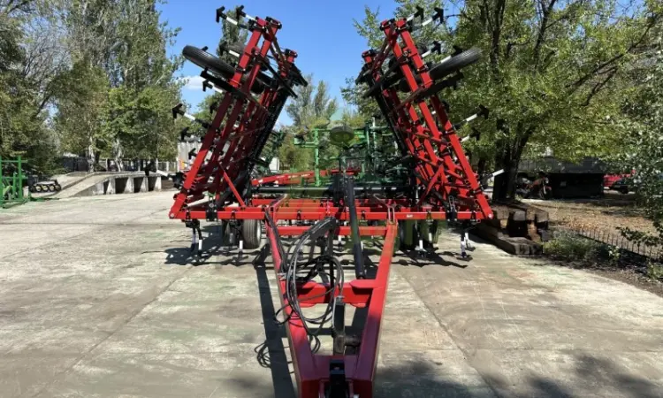 Культиватор Case IH Tiger-Mate 2 шириною 11 метрів - фото № 1