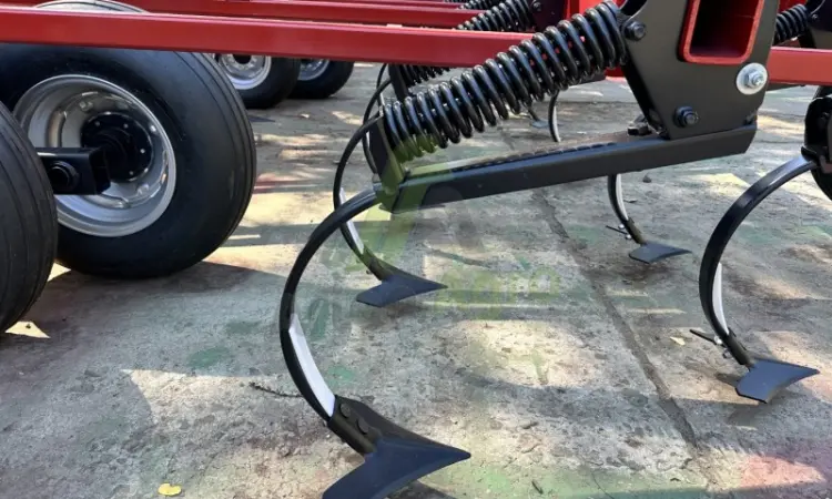 Культиватор Case IH Tiger-Mate 2 шириною 11 метрів - фото № 5