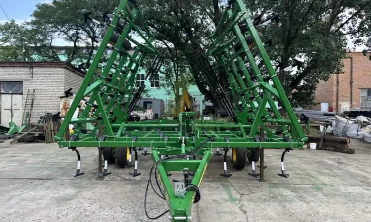 Культиватор John Deere 980 шириною 11 метрів - фото № 1