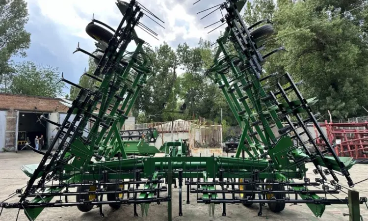 Культиватор John Deere 980 шириною 11 метрів - фото № 7
