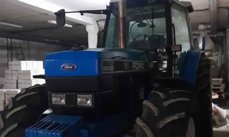 Трактор Ford 8240 1993 - фото № 3