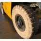 Вилочный бензиновый автопогрузчик Komatsu на немаркой цельнолитой резине - фото № 5