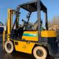 Вилочный бензиновый автопогрузчик Komatsu на немаркой цельнолитой резине - фото № 1