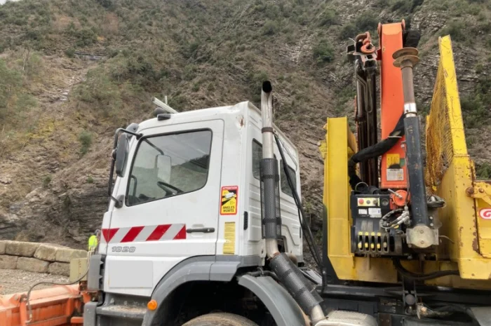 Самосвал кран Mercedes ATEGO 1828 amp + передній сніговідвал 19т. 4х4- фото № 2