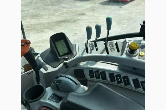 New Holland T7060 трактор колісний- фото № 4