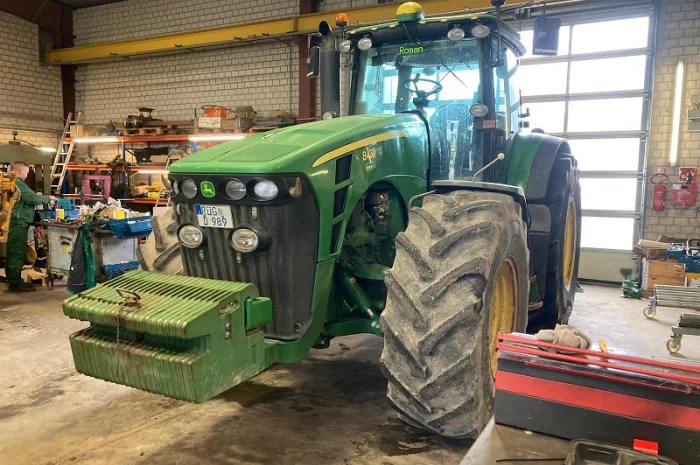 Трактор John Deere 8430 Рік випуску 20010 Трансмісія Powеrshift- фото № 4