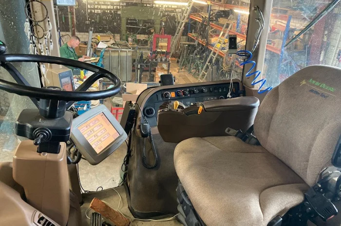 Трактор John Deere 8430 Рік випуску 20010 Трансмісія Powеrshift- фото № 8