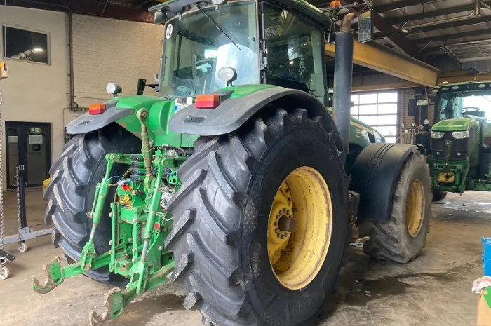 Трактор John Deere 8430 Рік випуску 20010 Трансмісія Powеrshift- фото № 9