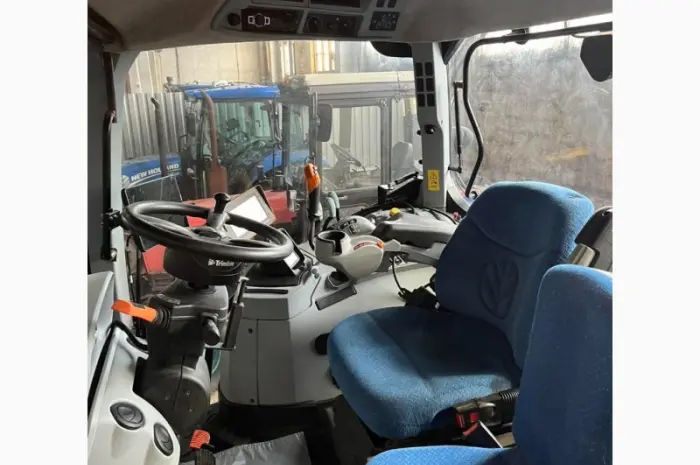 Трактор New Holland T 7060- фото № 3