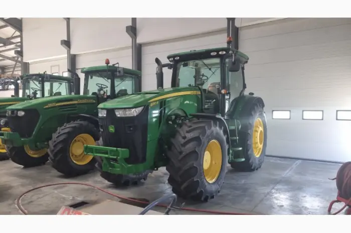 Трактор John Deere 8310R- фото № 7
