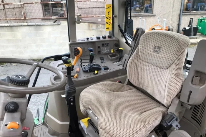 Трактор John Deere 6110М- фото № 4