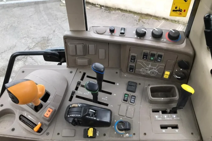 Трактор John Deere 6110М- фото № 5