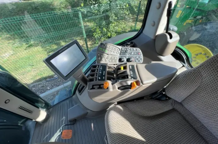 Tрактор John Deere 8310R- фото № 5