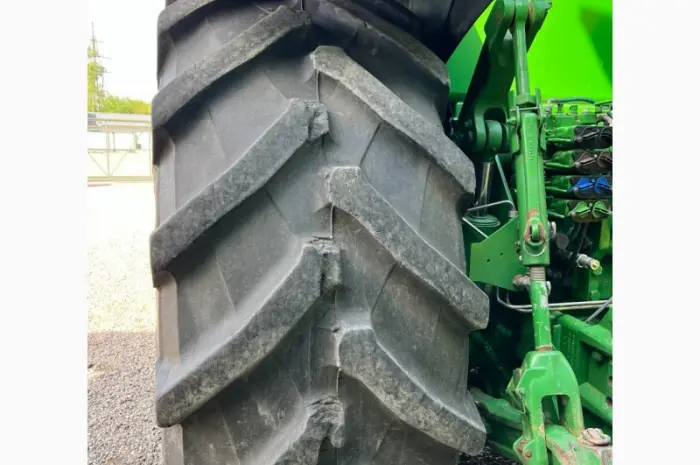 Tрактор John Deere 8310R- фото № 6