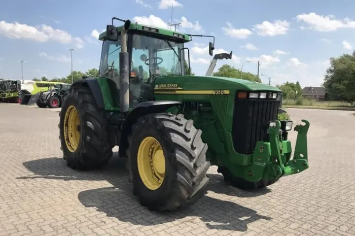 Трактор John Deere 8310- фото № 1