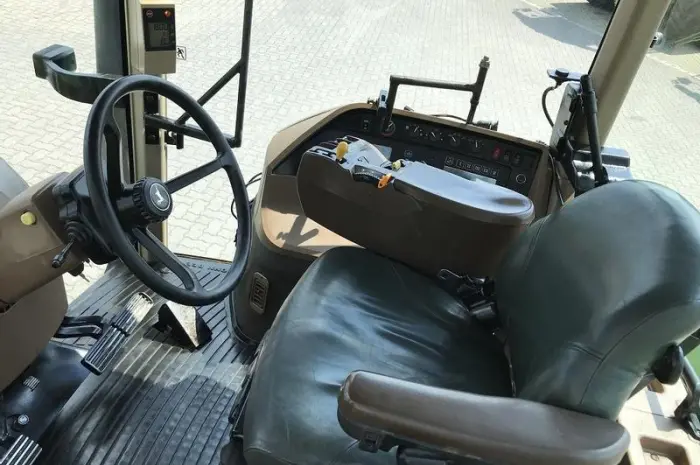 Трактор John Deere 8310- фото № 2
