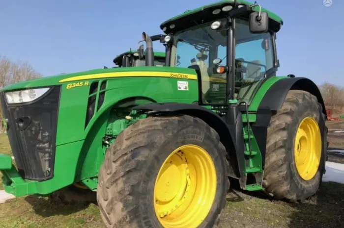 Трактор JOHN DEERE 8345R (2015)- фото № 1