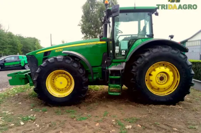 Трактор john deere 8230 (2007)- фото № 2
